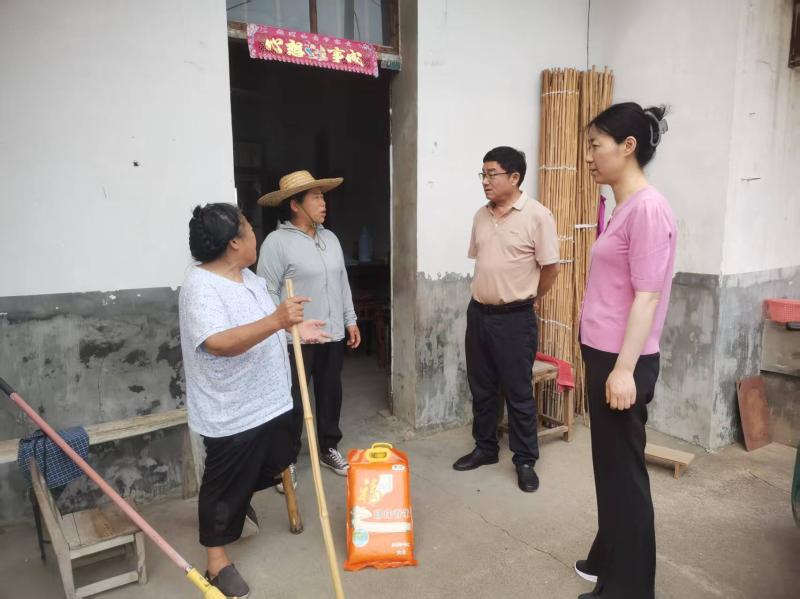端午走訪暖人心，結(jié)對幫扶情意濃
——無為市殘聯(lián)開展端午節(jié)“走親戚”活動
